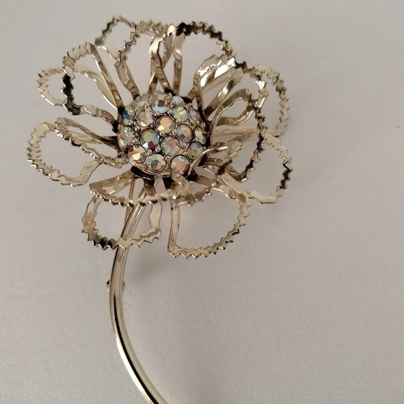 Sarah Coventry Flower Brooch Rhinestones Center Gold tone - Picture 1 of 8